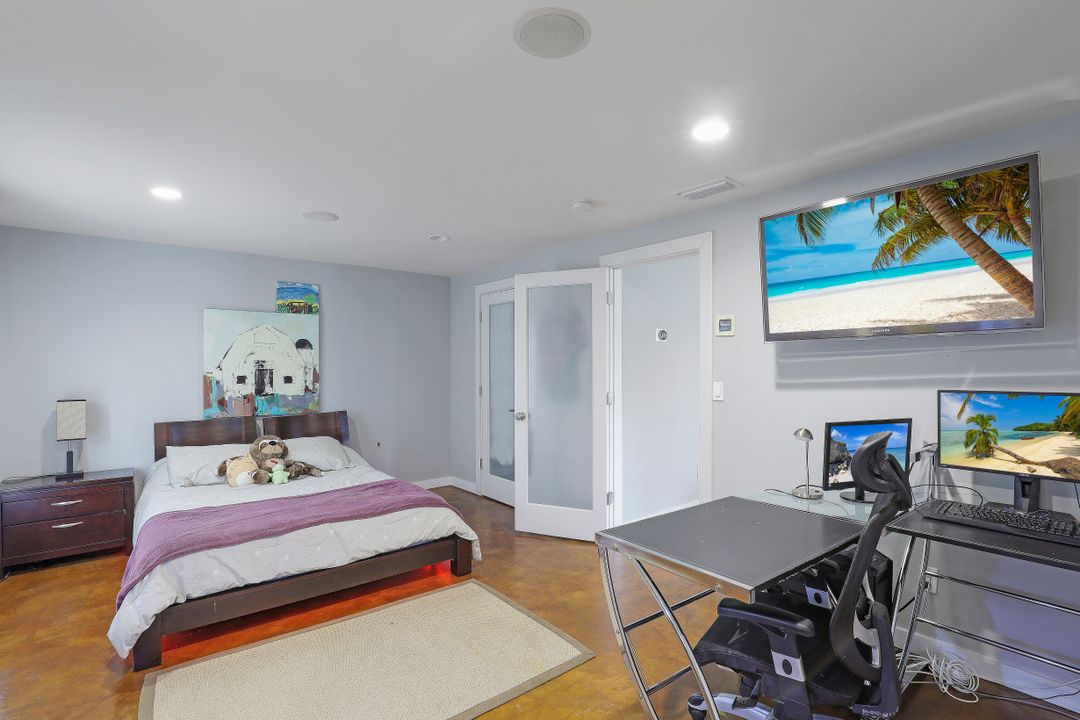 2697 Outrigger Ln, Naples, FL 34104