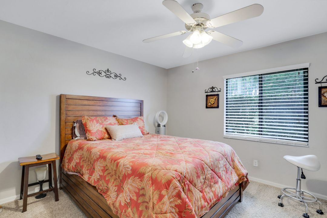 1941 Oakes Blvd, Naples, FL 34119