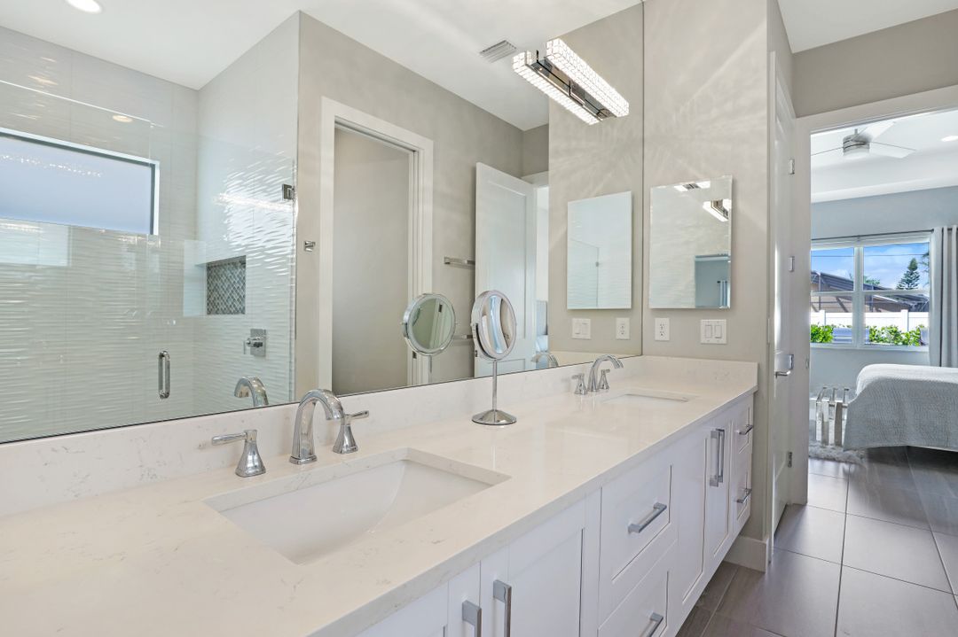 693 105th Ave N, Naples, FL 34108