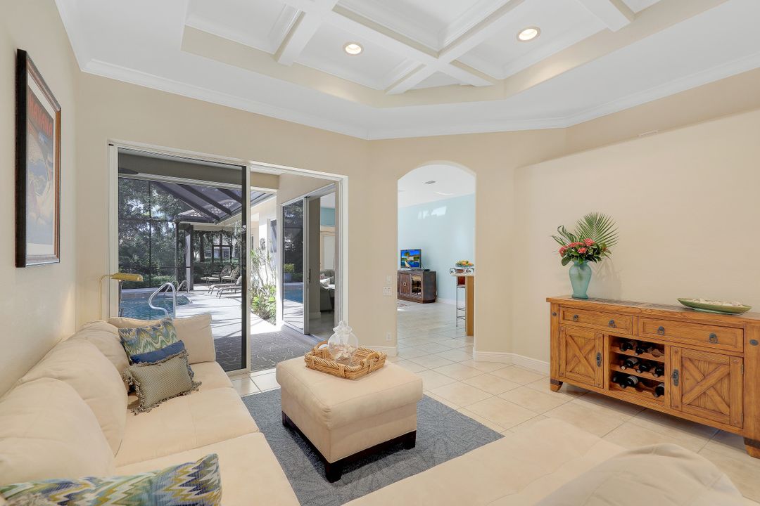 237 Charleston Ct, Naples, FL 34110