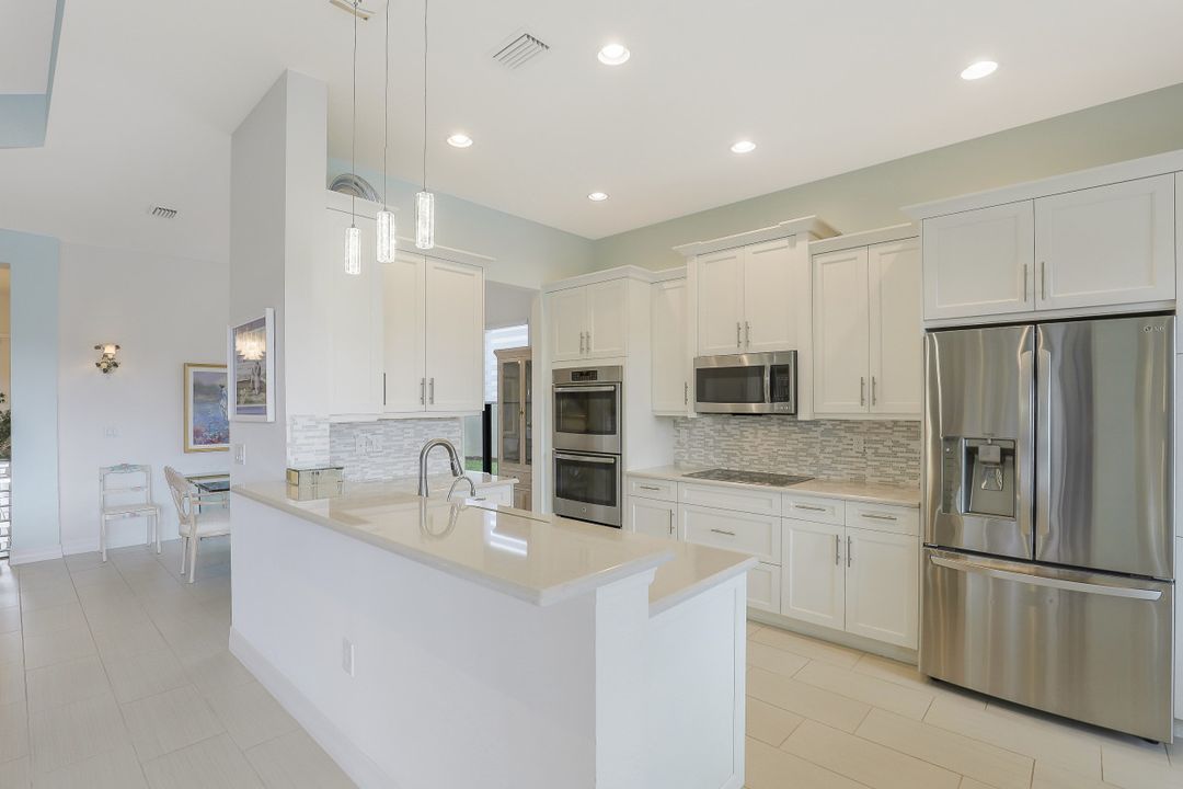 3462 Pacific Dr, Naples, FL 34119