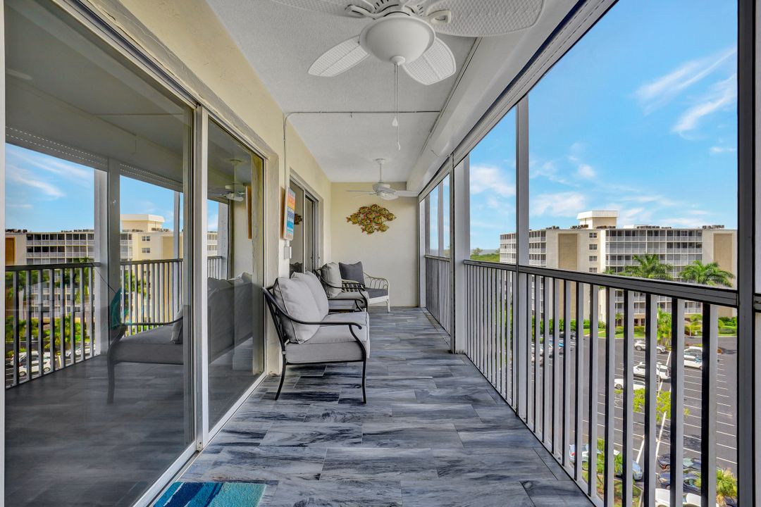 1 Bluebill Ave #703, Naples, FL 34108