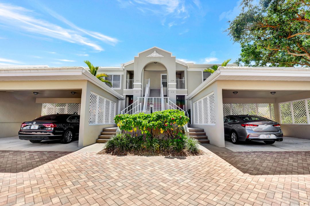 5897 Chanteclair Dr #314, Naples, FL 34108