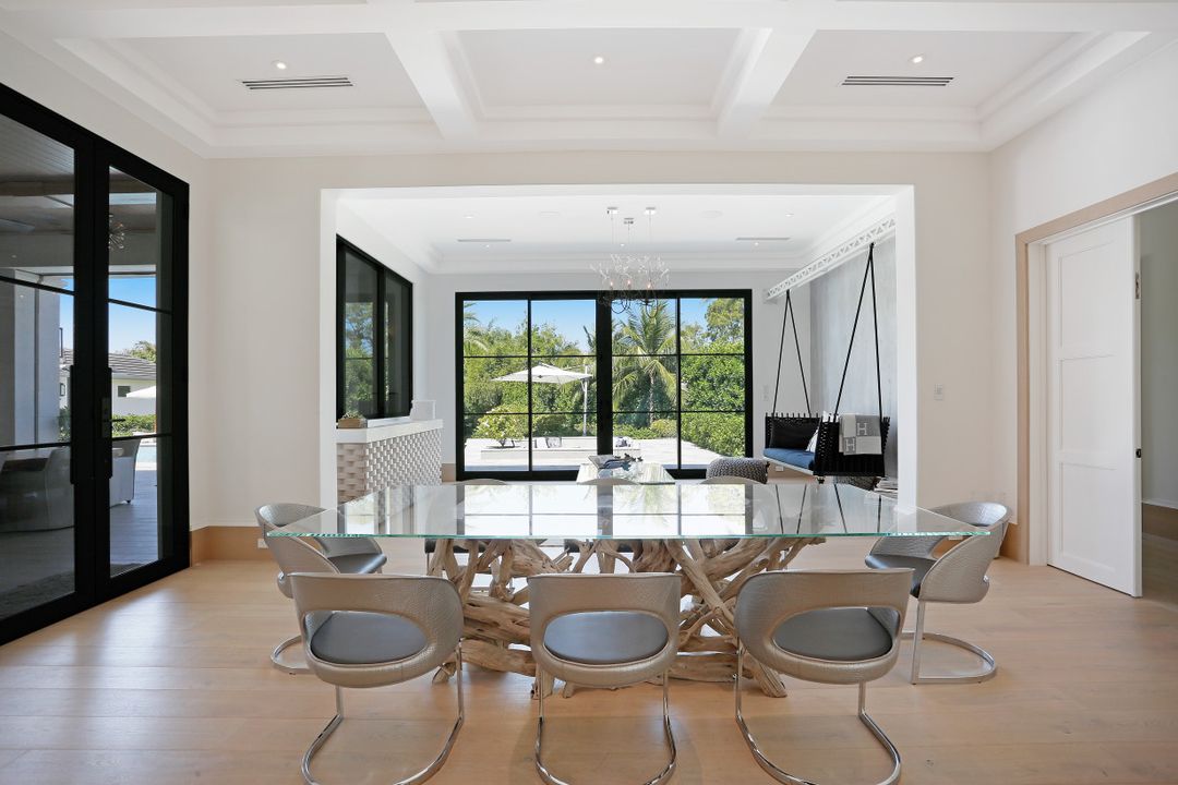 705 Myrtle Rd, Naples, FL 34108