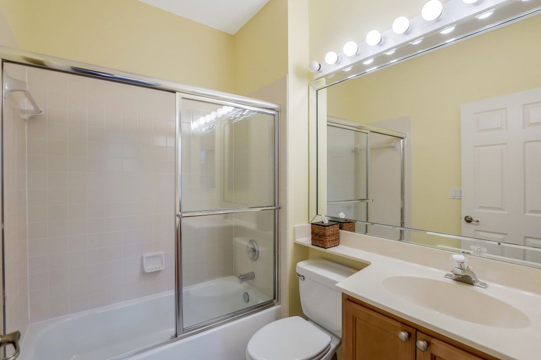 23181 Oakglen Ln, Bonita Springs, FL 34135