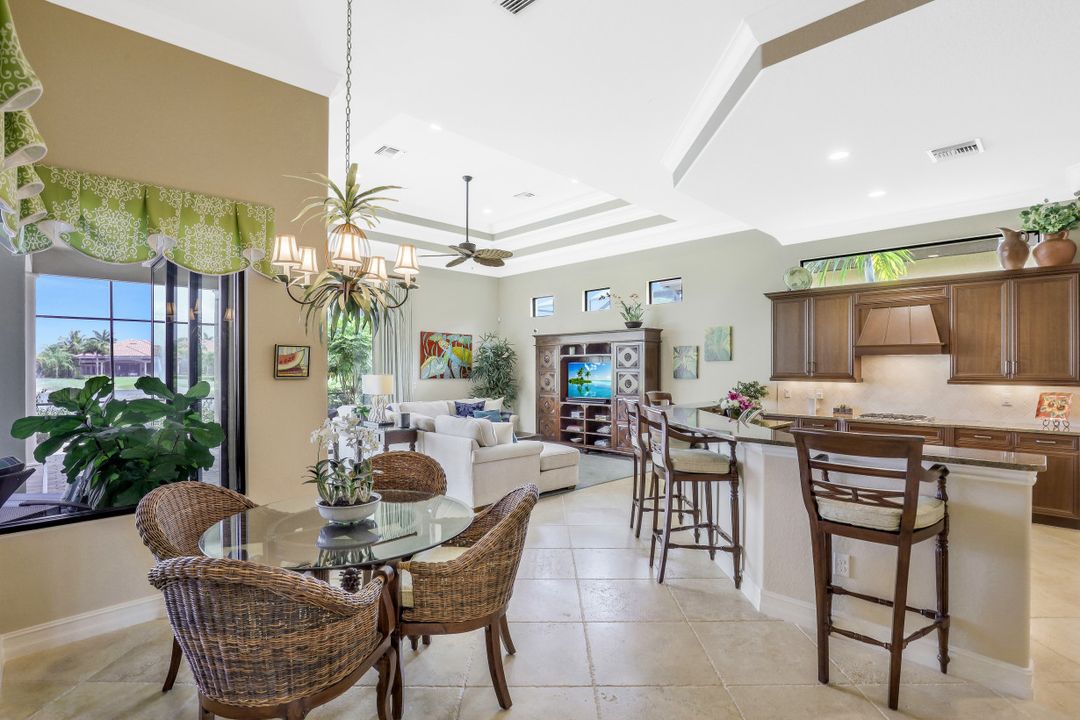 6512 Costa Cir, Naples, FL 34113