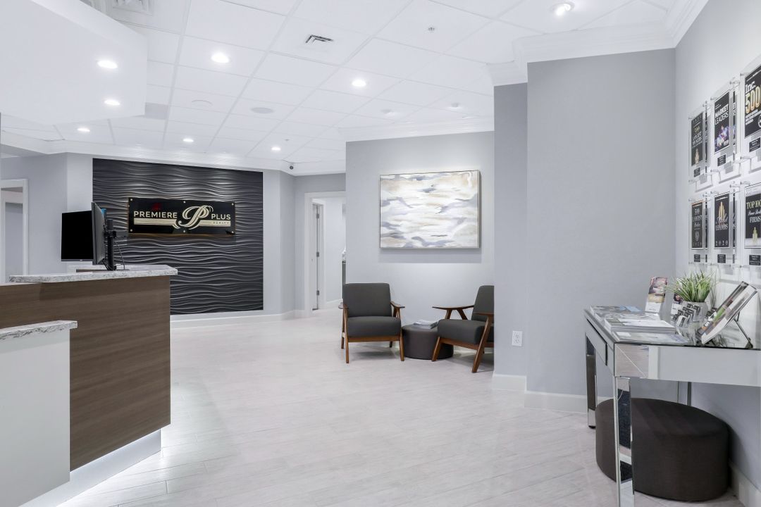 9015 Strada Stell Ct #104, Naples, FL 34109