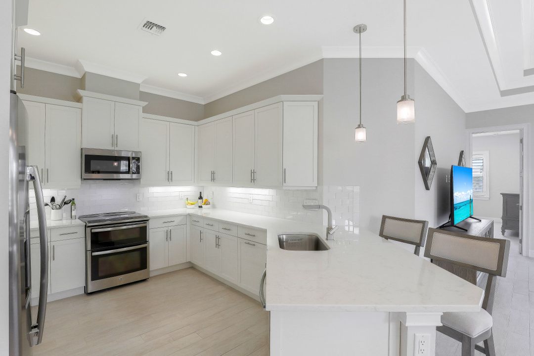 7075 Dominica Dr, Naples, FL 34113