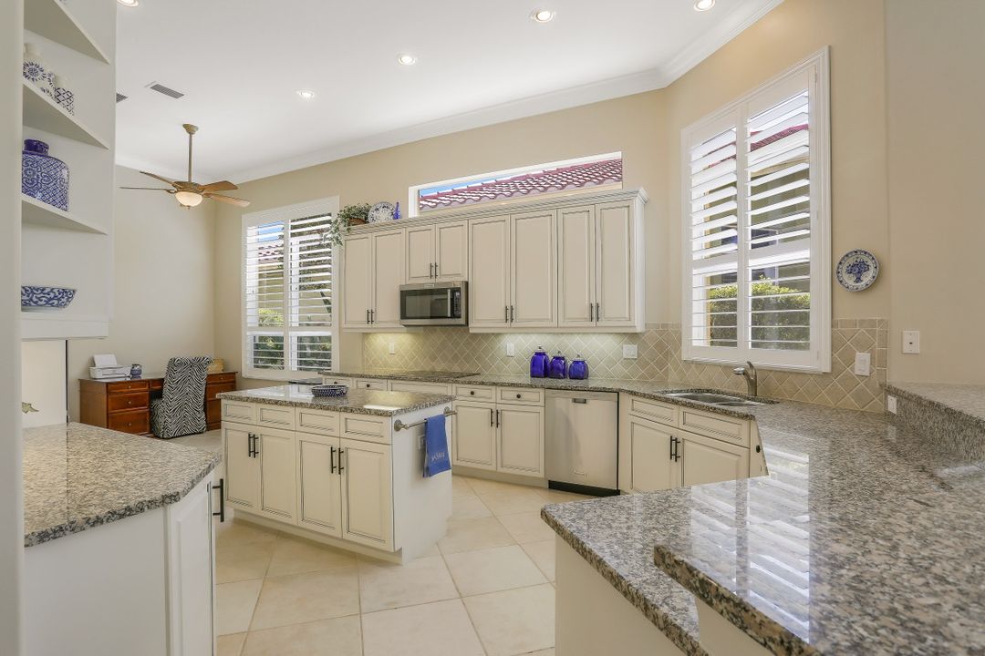 28637 Pienza Ct, Bonita Springs, FL 34135