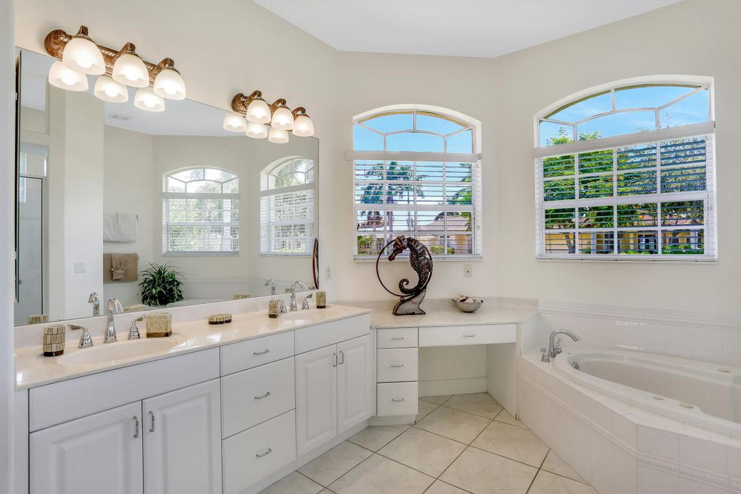 5218 Skyline Blvd, Cape Coral, FL 33914
