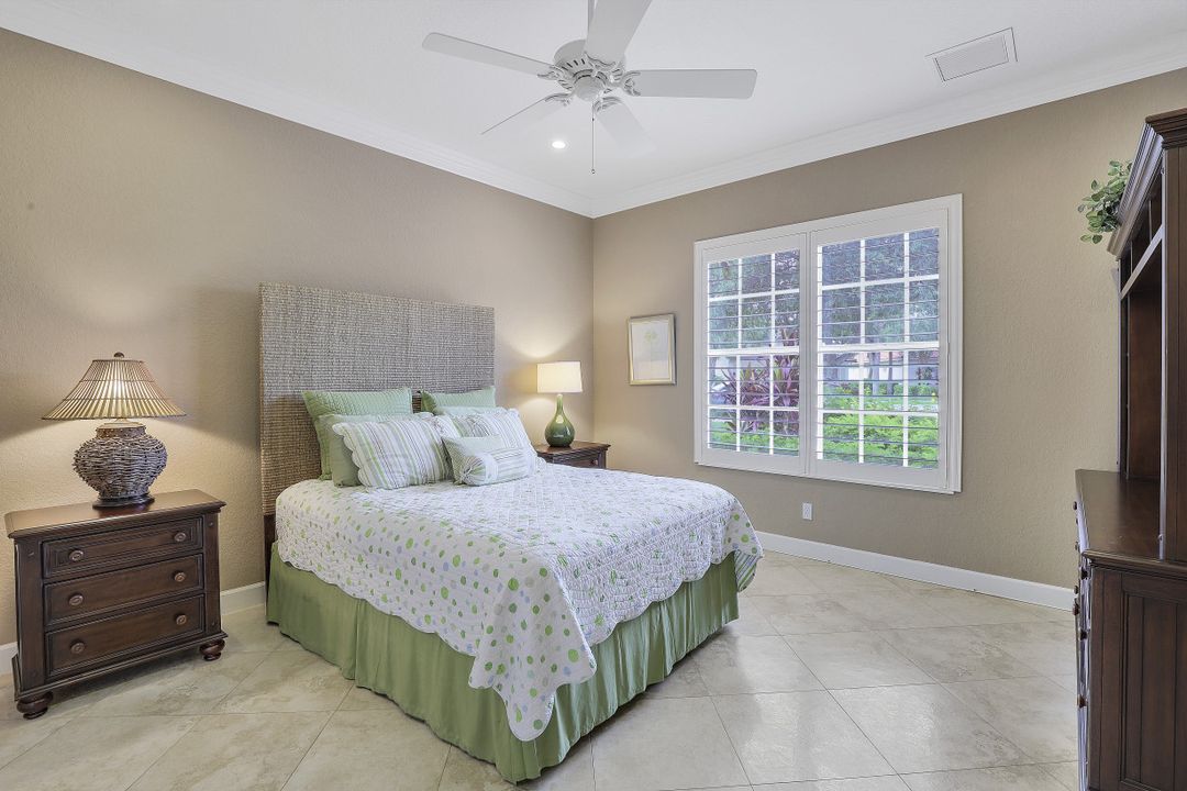 9131 Crystal Ct, Naples, FL 34120