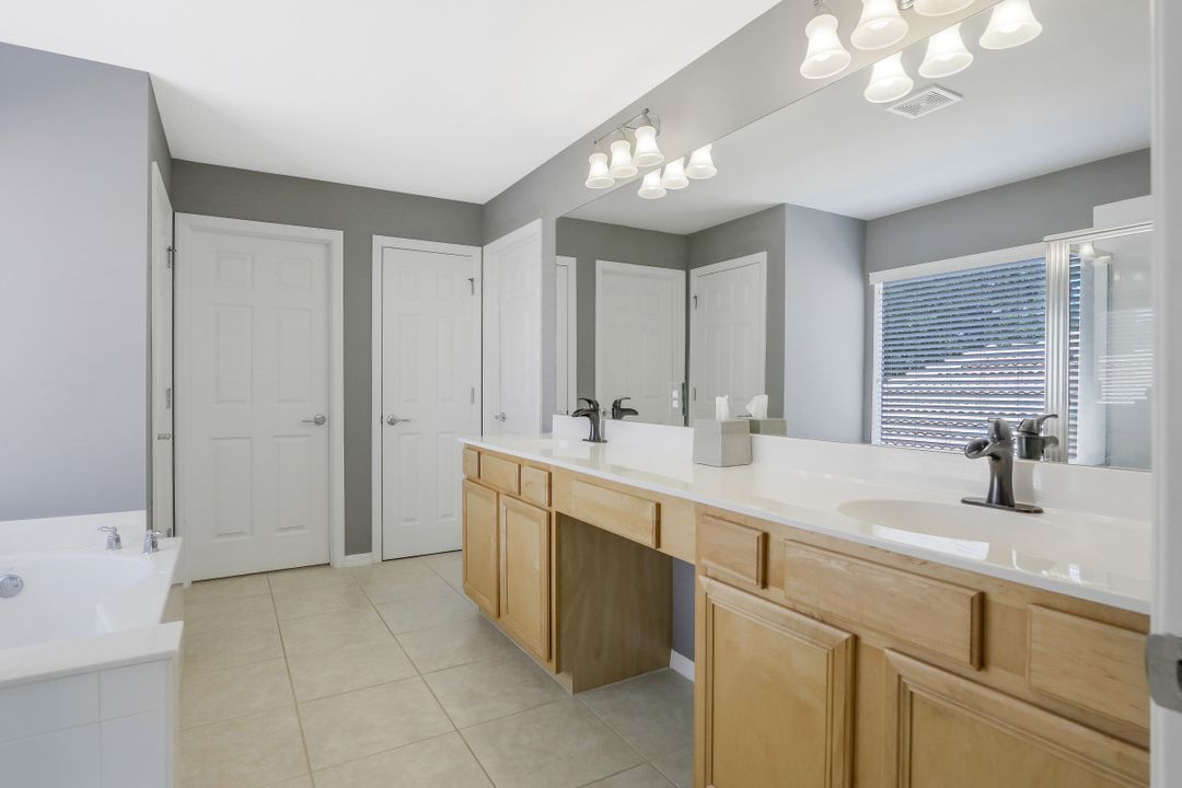 2039 Sagebrush Cir, Naples, FL 34120