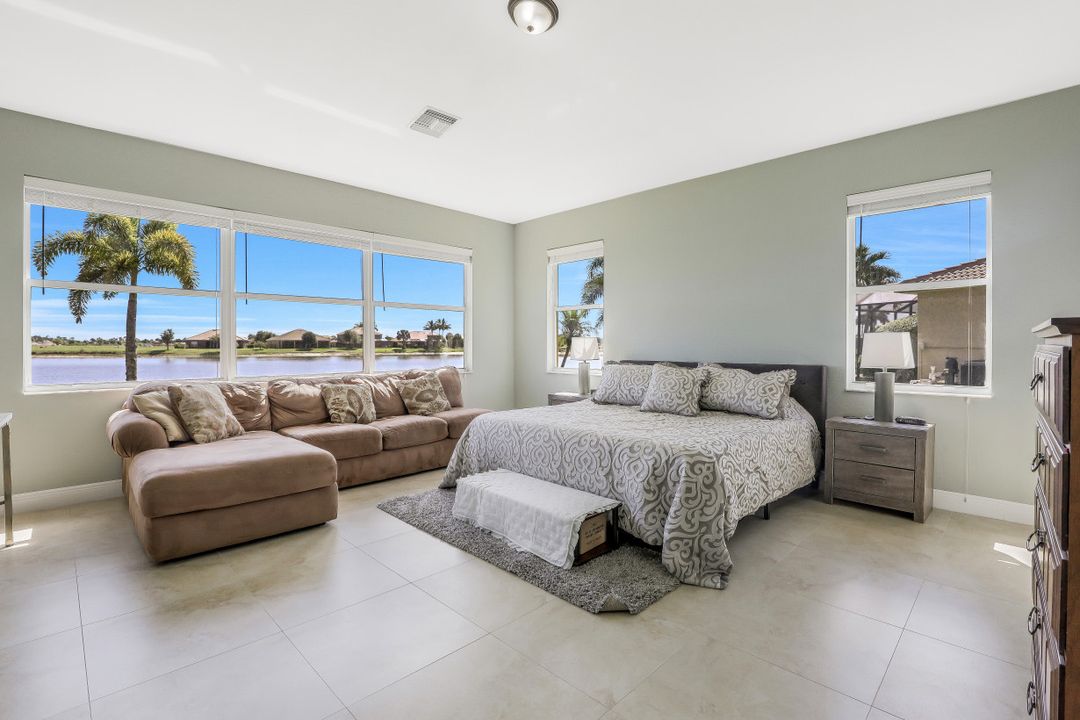 2198 Grove Dr, Naples, FL 34120