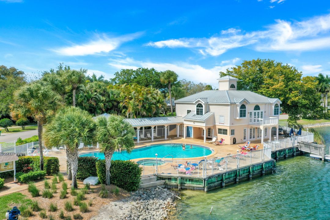 2810 Sailors Way, Naples, FL 34109