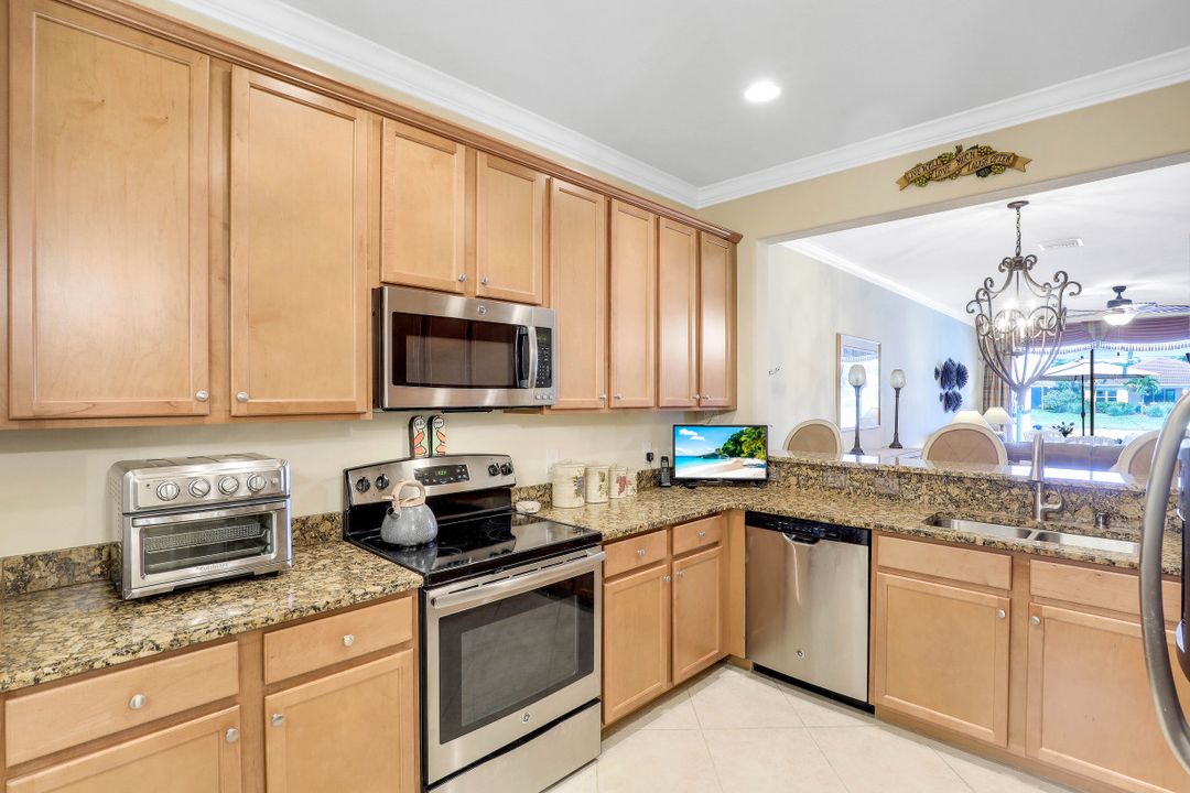 14528 Grapevine Dr, Naples, FL 34114