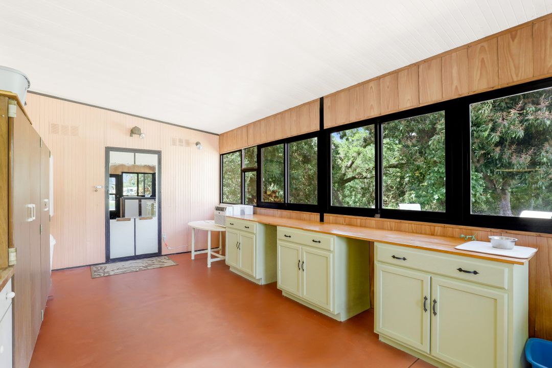 211 Grosbeak Ln, Naples, FL 34114