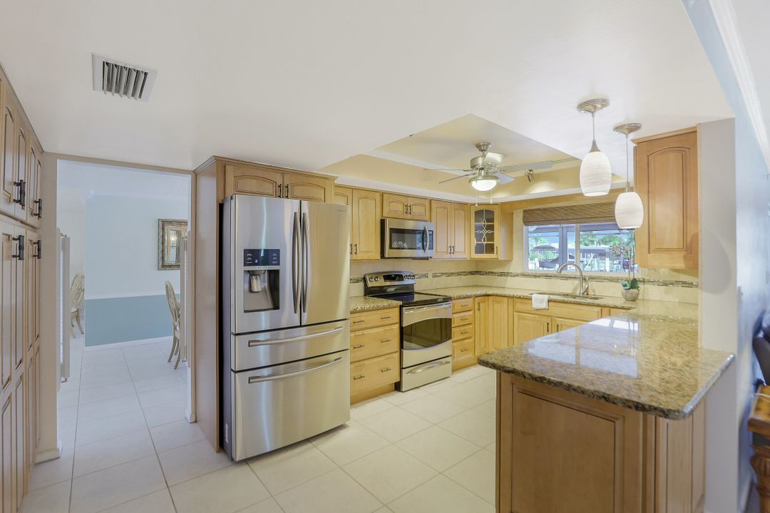 2929 SE 20th Ave, Cape Coral, FL 33904