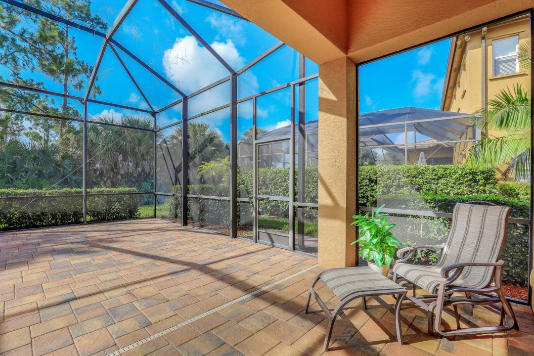 1985 Par Dr, Naples, FL 34120