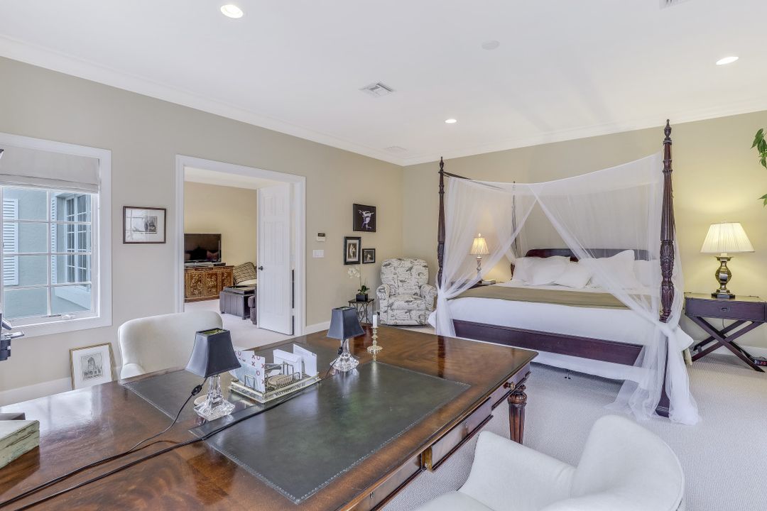 868 4th St S #11, Naples, FL 34102