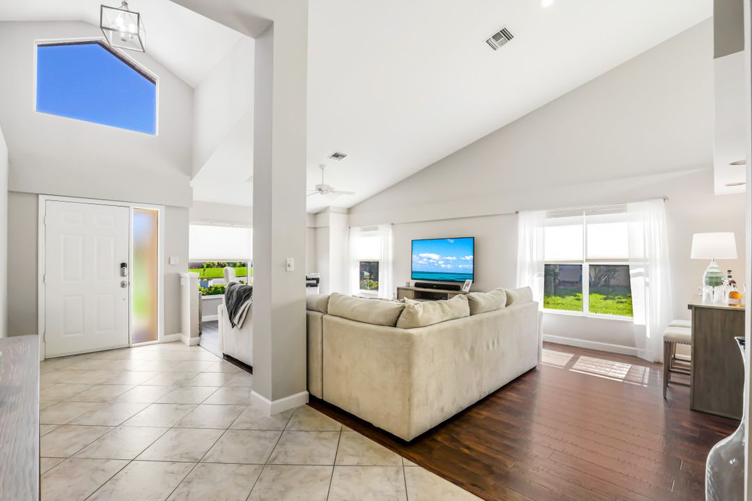 1517 Kenridge Pl, Naples, FL 34104