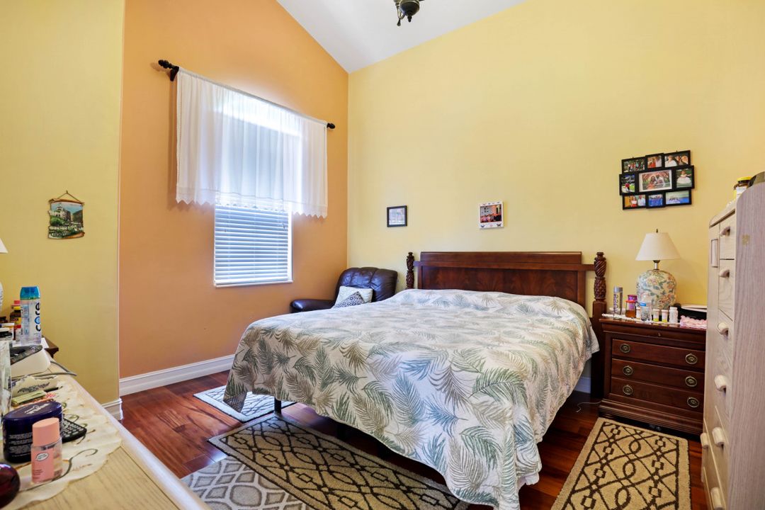 1434 Serrano Cir, Naples, FL 34105