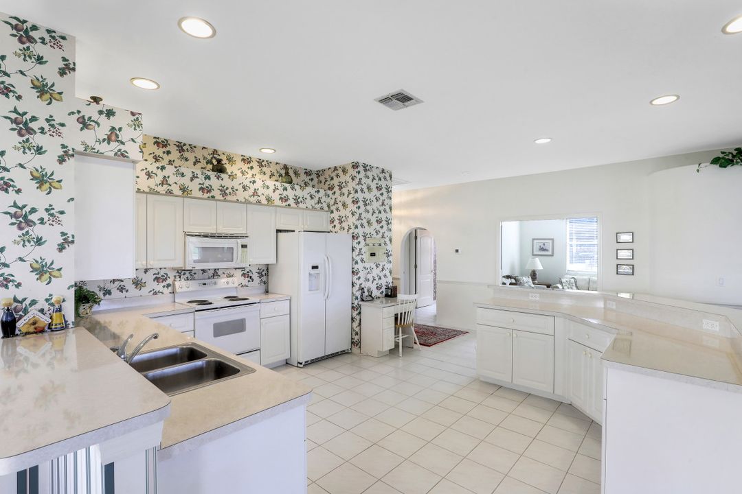 9290 Lanthorn Way, Estero, FL 33928