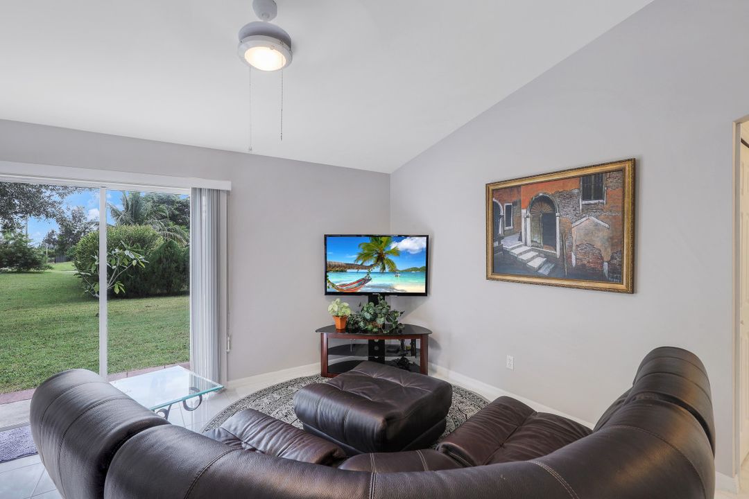 326 SW 19th Ln, Cape Coral, FL 33991