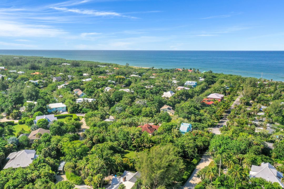 2562 Coconut Dr, Sanibel, FL 33957