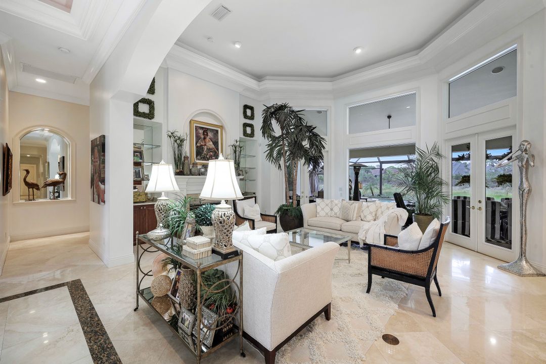 313 Chancery Cir, Naples, FL 34110