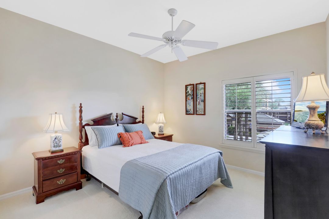 220 Vintage Cir #205, Naples, FL 34119