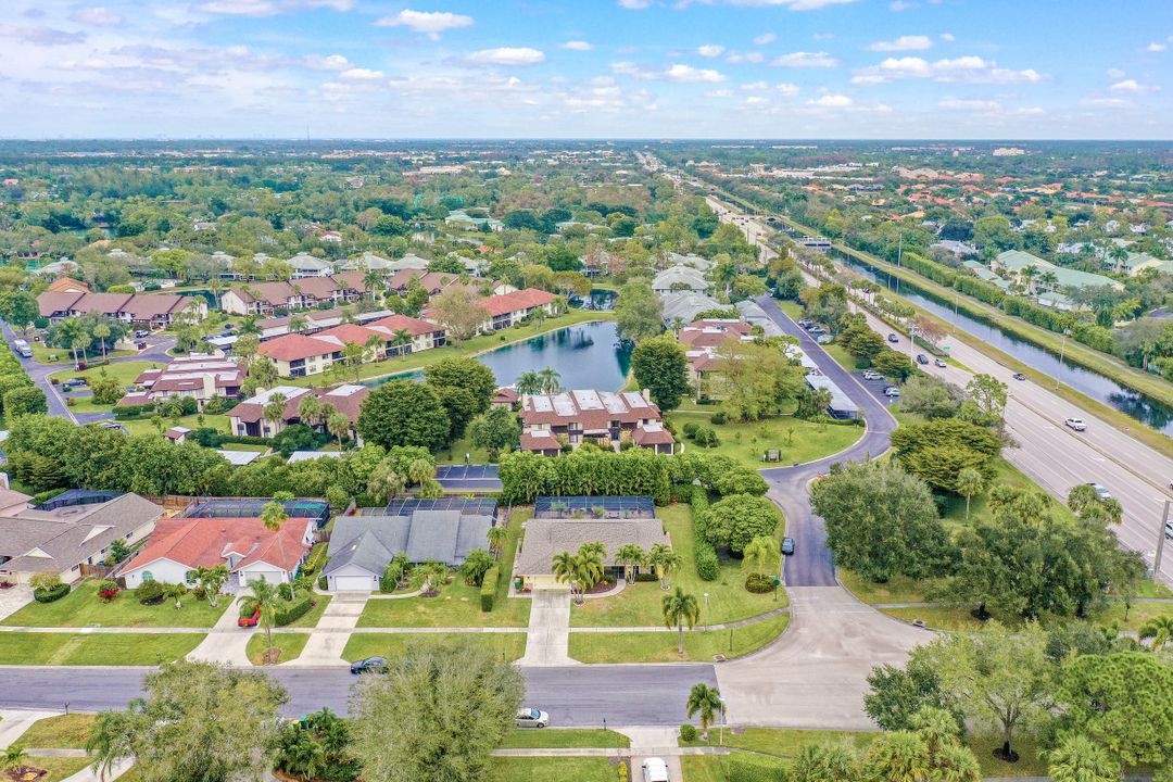 2479 Pinewoods Cir, Naples, FL 34105