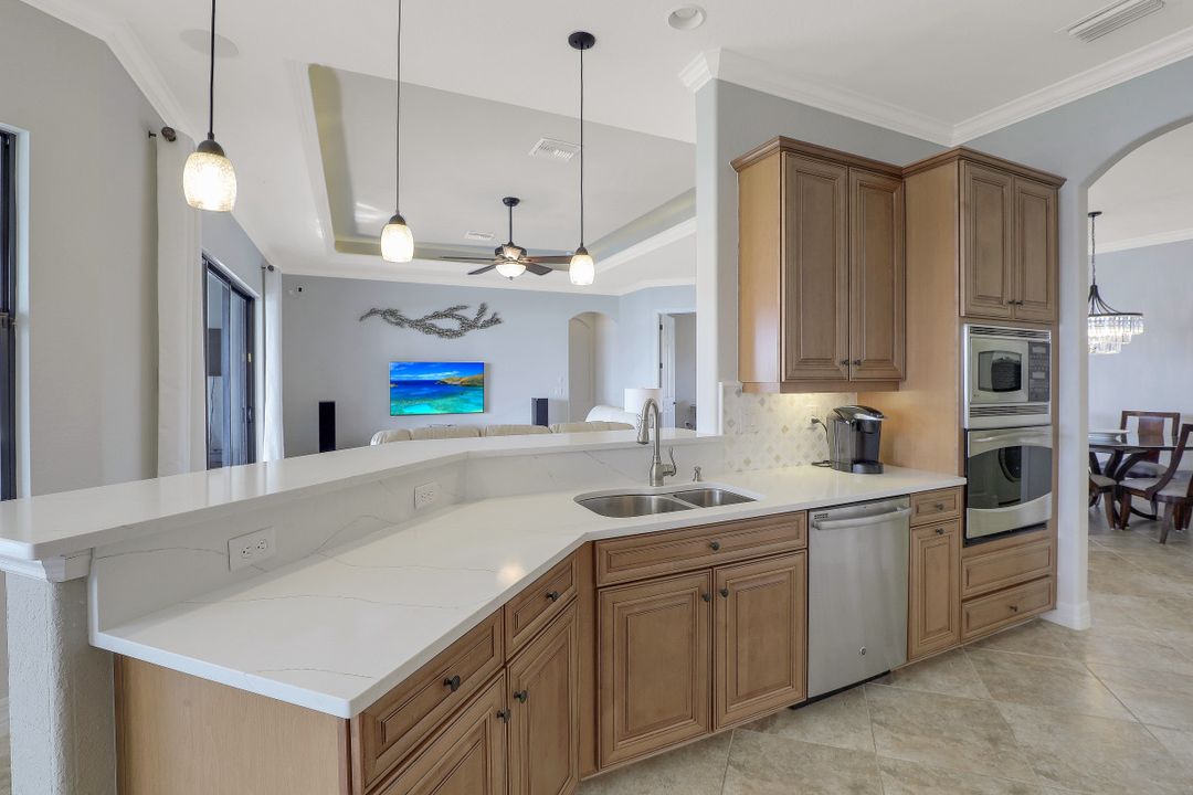 10066 Biscayne Bay Ln, Naples, FL 34120