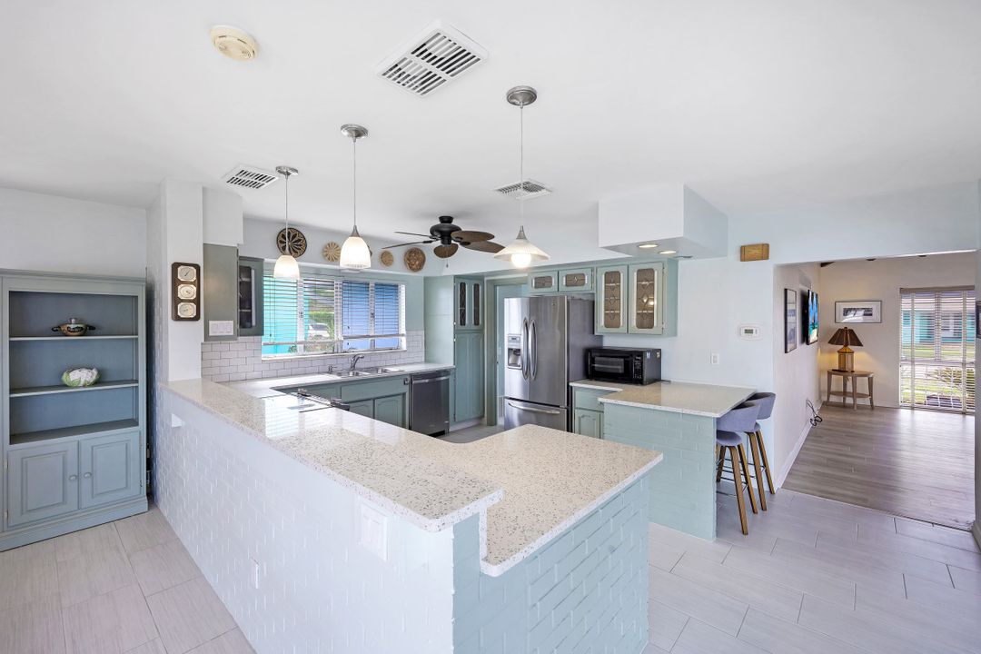 827 Chestnut Ct, Marco Island, FL 34145