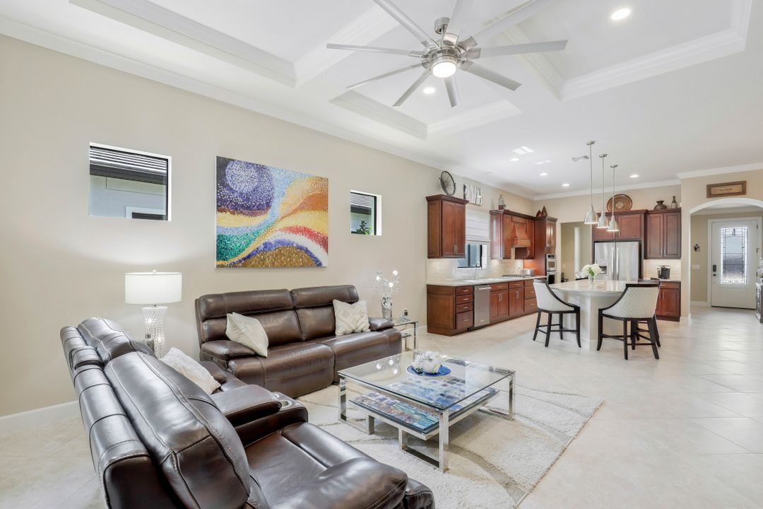 9374 Greyhawk Trl, Naples, FL 34120