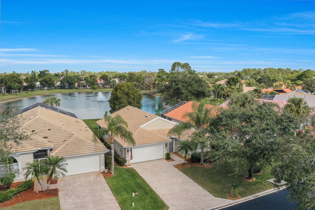 7433 Meldin Ct, Naples, FL 34104