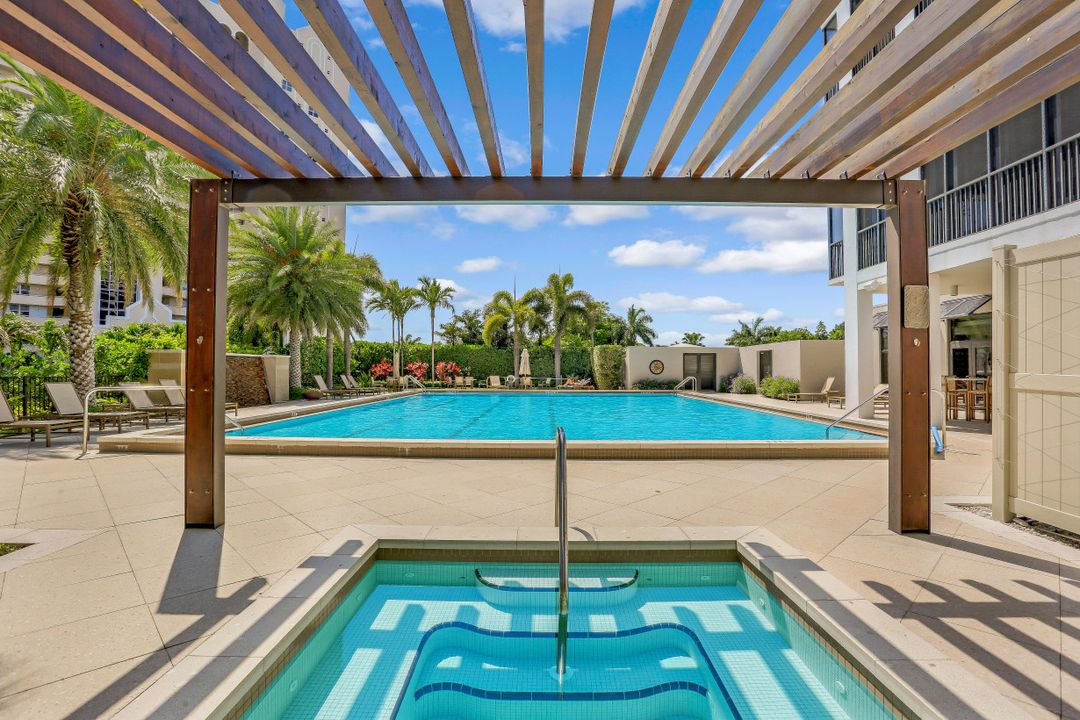 5601 Turtle Bay Dr #203, Naples, FL 34108