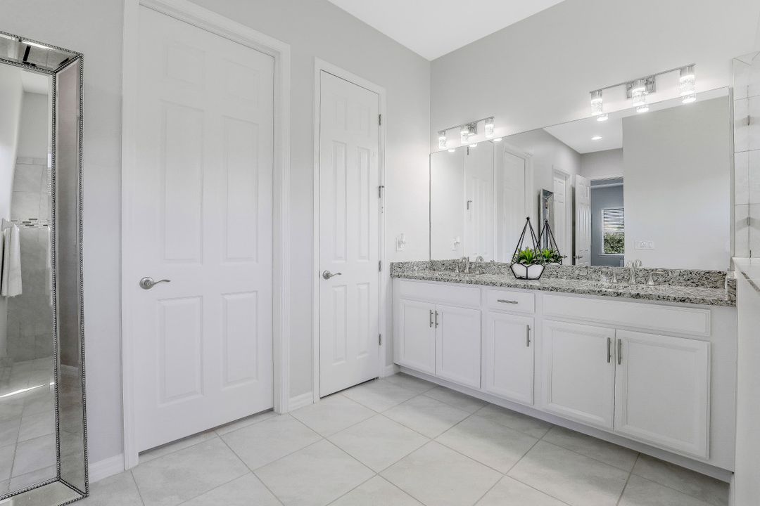 3001 Sunset Pointe Cir, Cape Coral, FL 33914