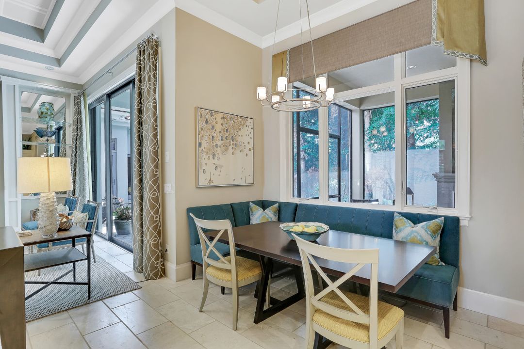 2086 Torino Way, Naples, FL 34105