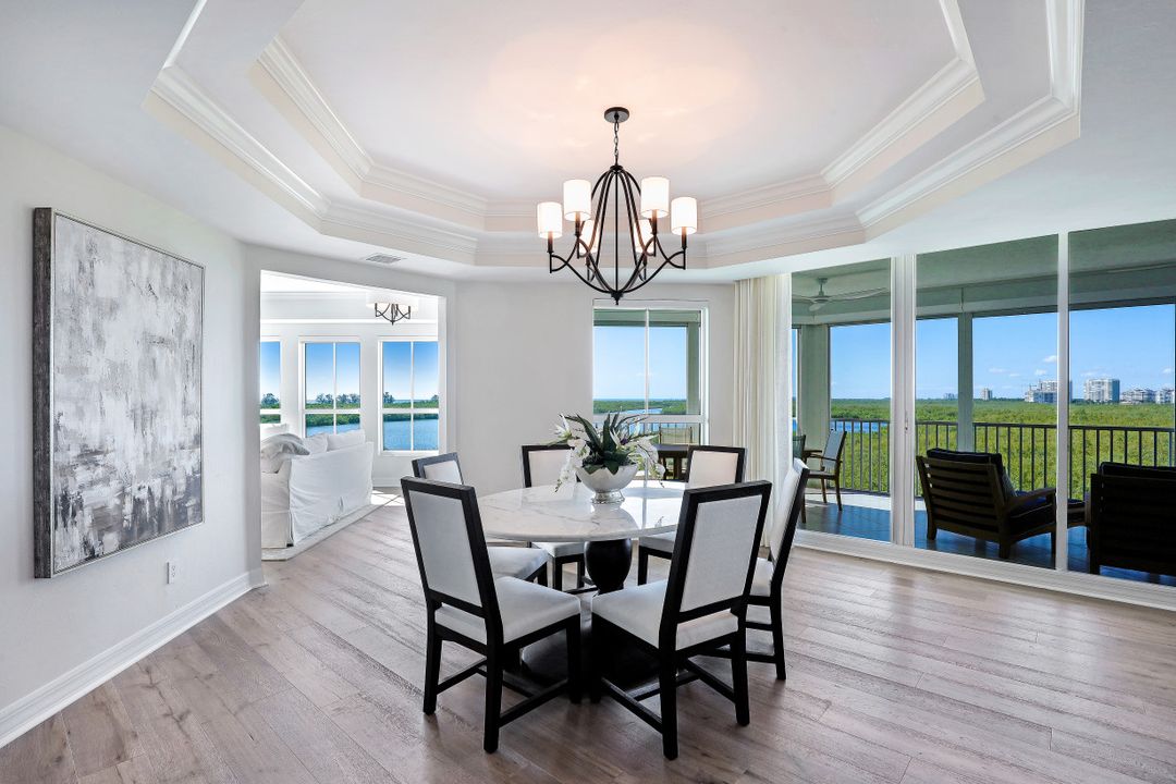 295 Grande Way #404, Naples, FL 34110