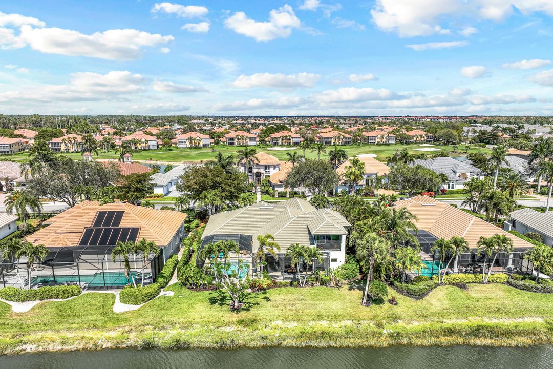 5958 Amberwood Dr, Naples, FL 34110