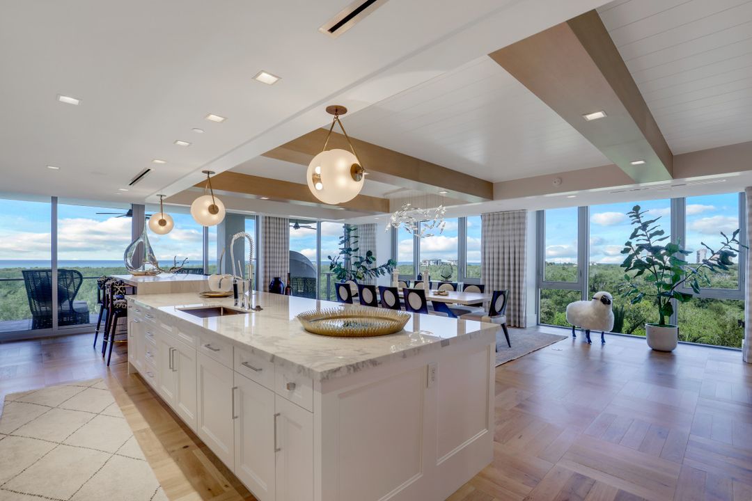 6897 Grenadier Blvd #504, Naples, FL 34108