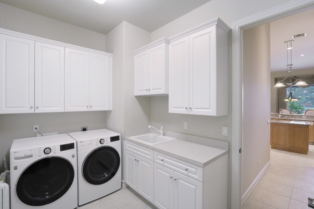10590 Glen Lakes Dr, Bonita Springs, FL 34135