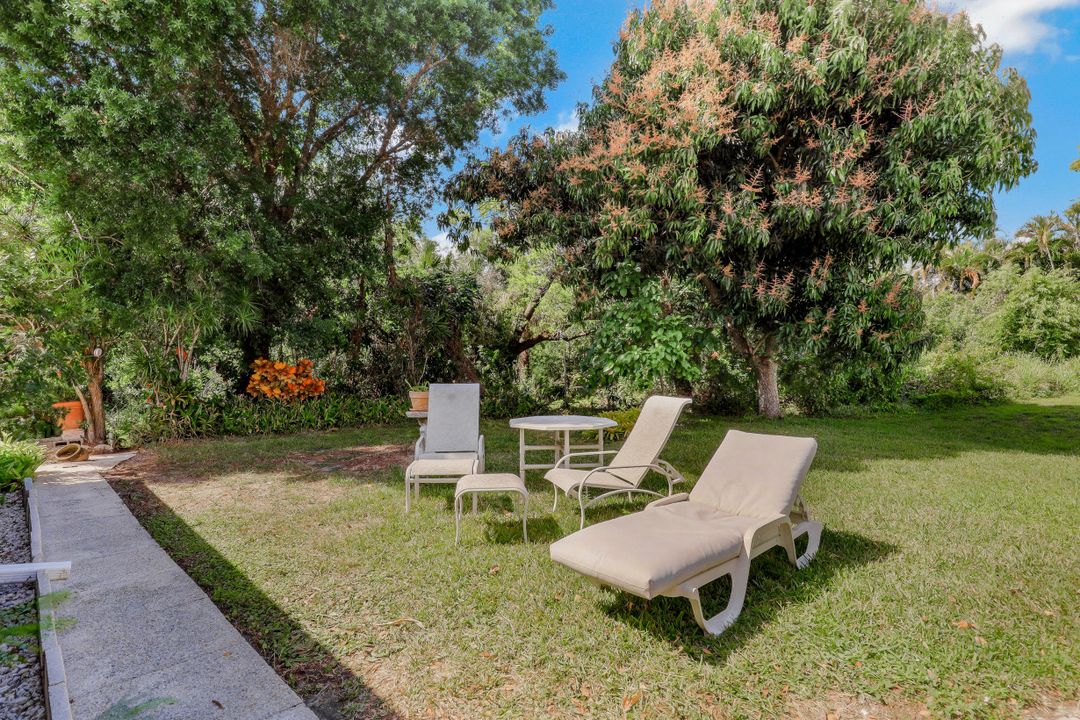 211 Grosbeak Ln, Naples, FL 34114