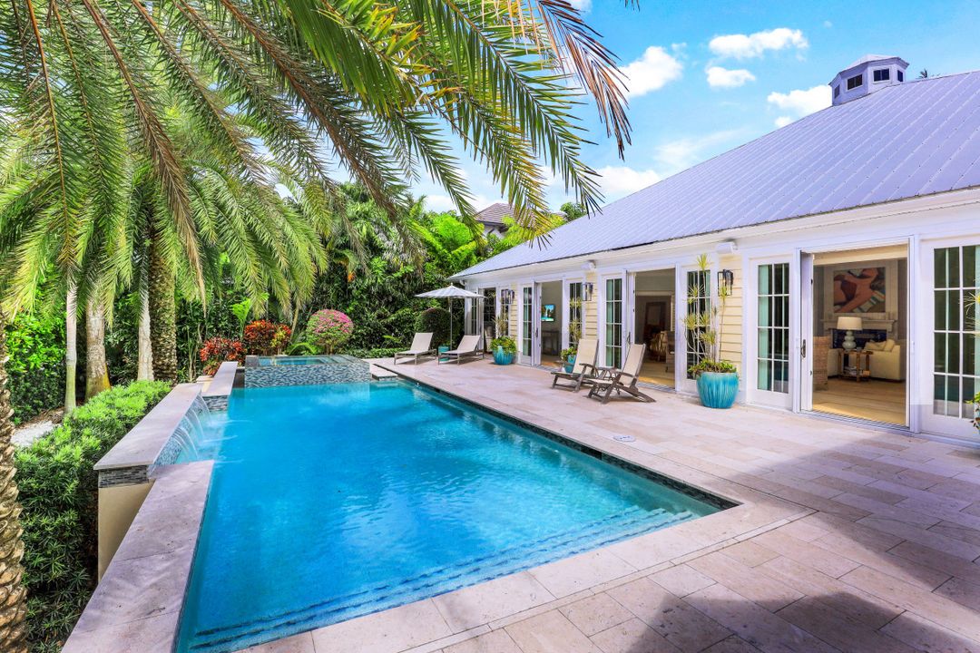 154 4th Ave N, Naples, FL 34102