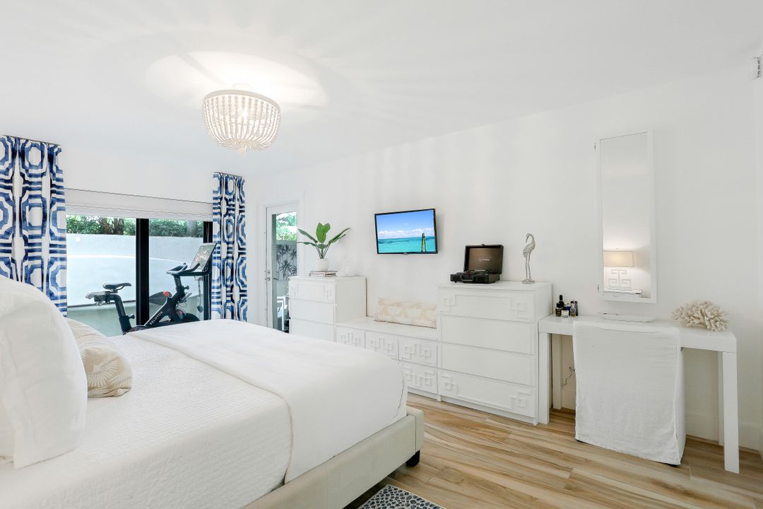 4451 Gulf Shore Blvd N #205, Naples, FL 34103