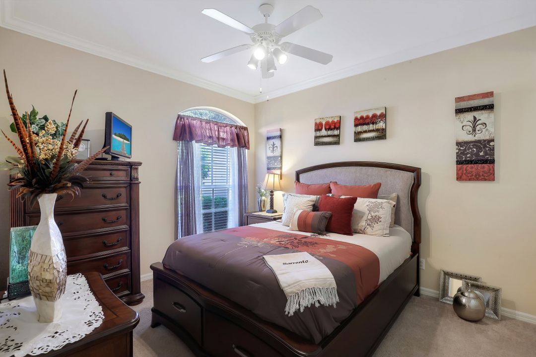 2084 Crestview Way, Naples, FL 34119