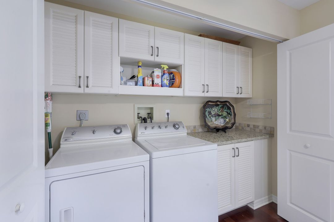 2208 Paget Cir, Naples, FL 34112