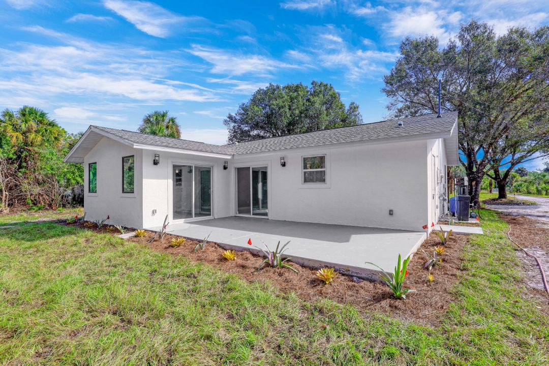 241 12th St SE, Naples, FL 34117