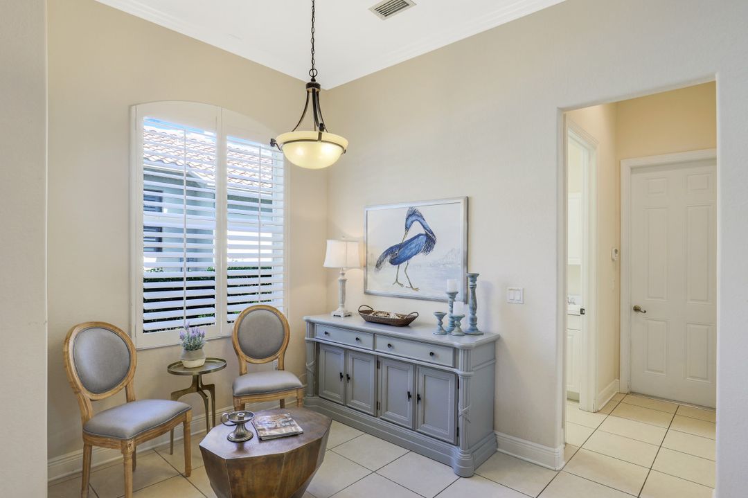 919 Tivoli Ct, Naples, FL 34104