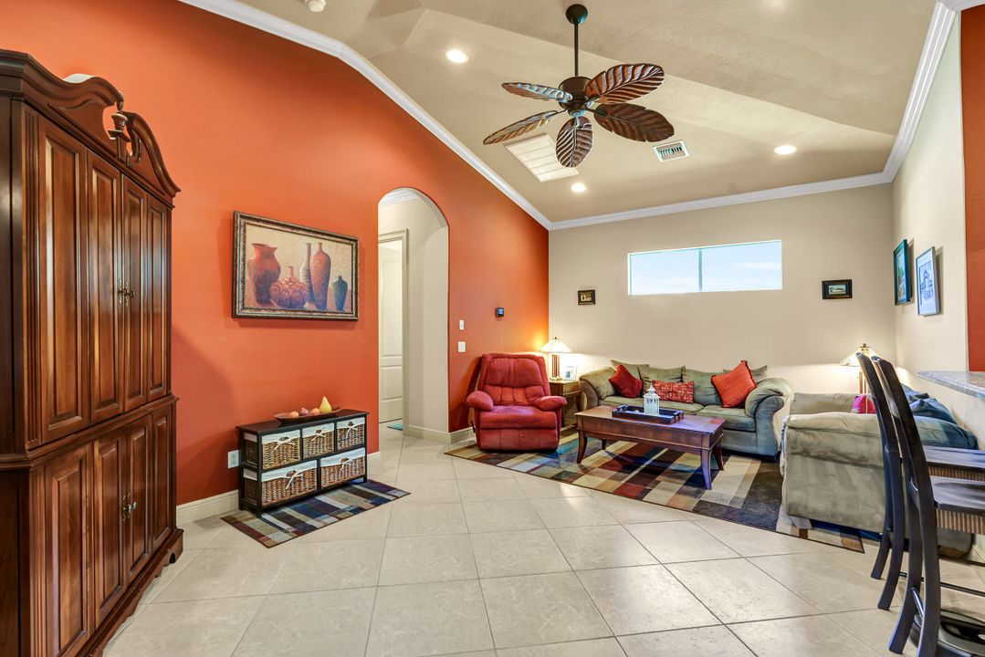 4000 Stonesthrow Ct, Naples, FL 34109